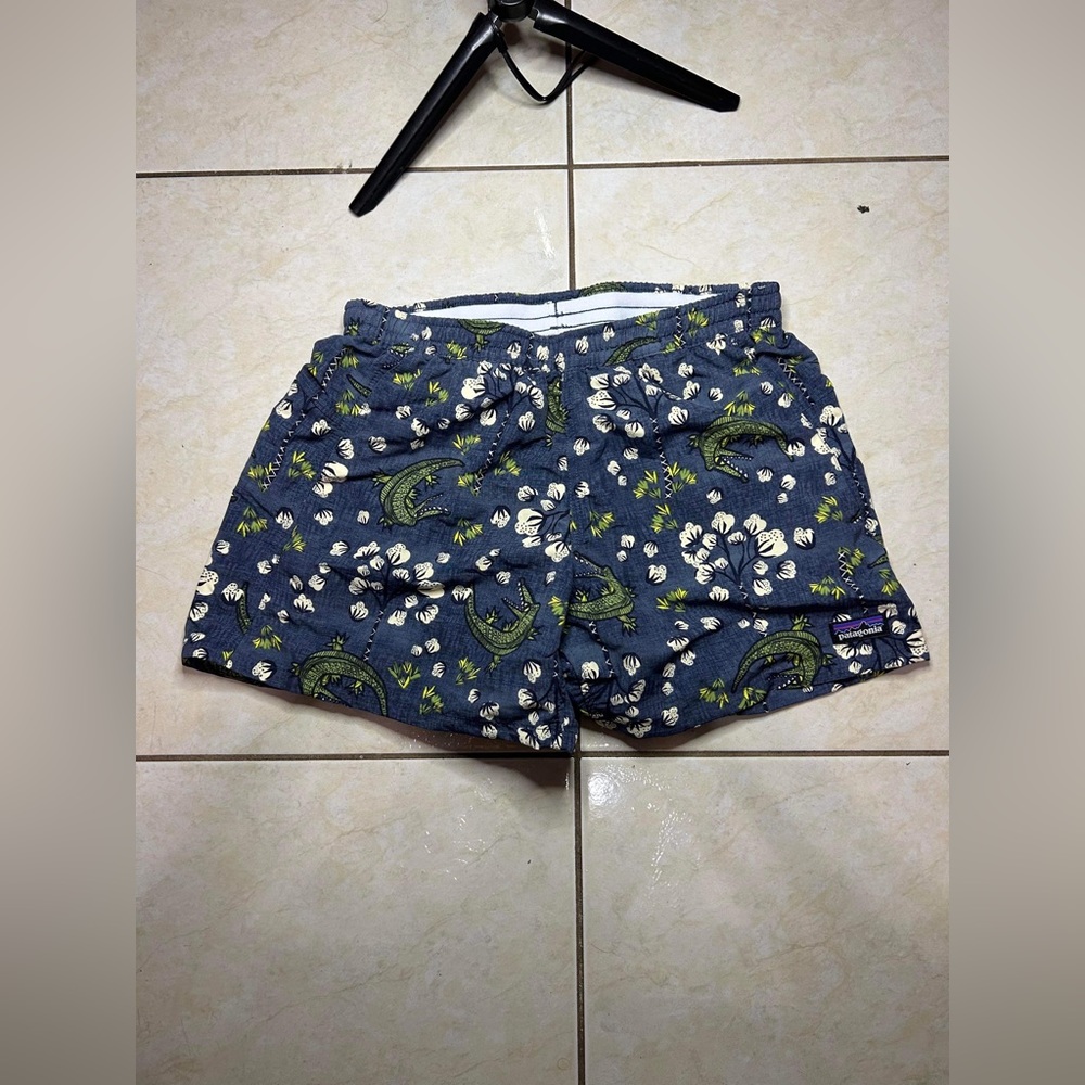 Patagonia Barely Baggies Gator Print Shorts Sz XS Blue